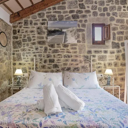 Casas Alfonso Y Laura *