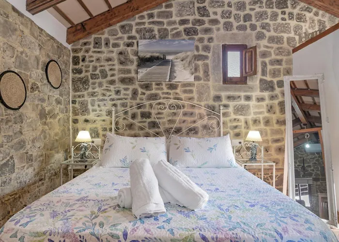 Casas Alfonso Y Laura *